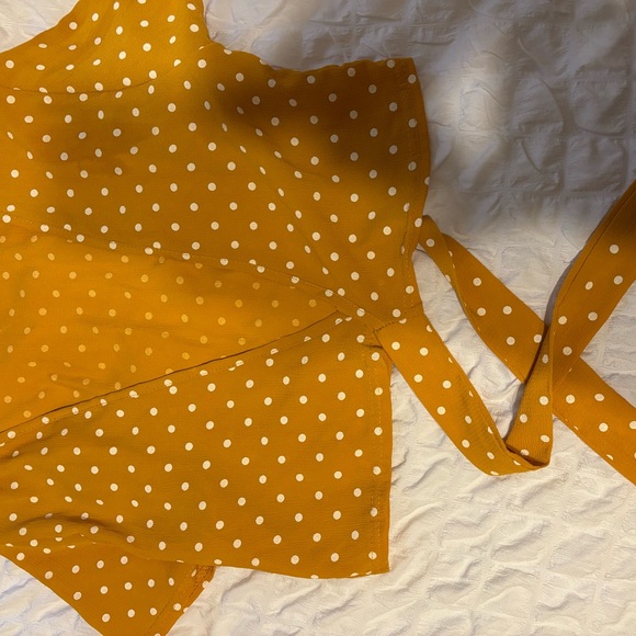 PrettyLittleThing Mustard Polka Dot Blouse - Picture 1 of 1